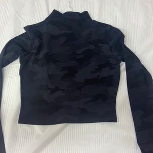 Lululemon black camo cropped align long sleeve with a mock neck